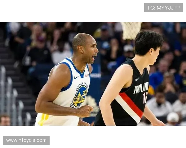 爵士强势迎战开拓者新赛季首秀两队年轻核心正面交锋争锋相对 爵士强势迎战开拓者新赛季首秀两队年轻核心正面交锋争锋相对