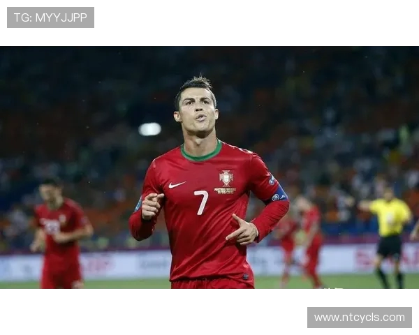 足球巨星崛起之路：从青涩少年到全球足坛巅峰的传奇之旅