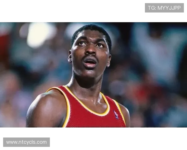 哈基姆·奥拉朱旺:从尼日利亚少年到NBA传奇巨星的辉煌人生之路 哈基姆·奥拉朱旺:从尼日利亚少年到NBA传奇巨星的辉煌人生之路