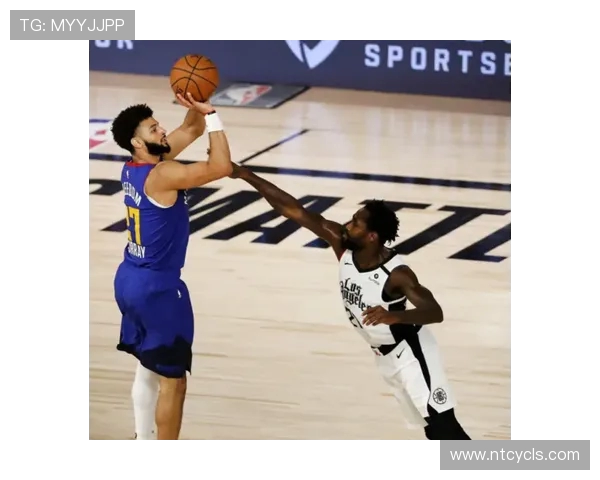 勇士与76人激战正酣谁能在关键时刻逆转局势争夺胜利 勇士与76人激战正酣谁能在关键时刻逆转局势争夺胜利